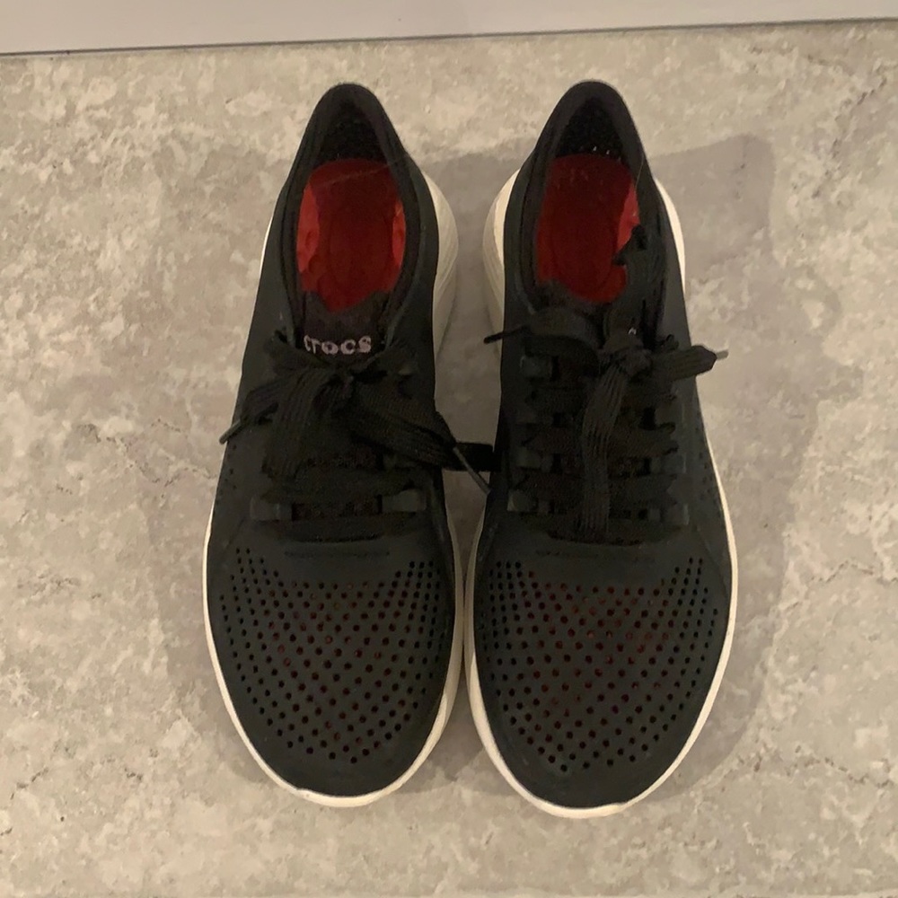 FINAL PRICE DROP Crocs Lightride Pacer Lace Up Sneakers Women’s 7
